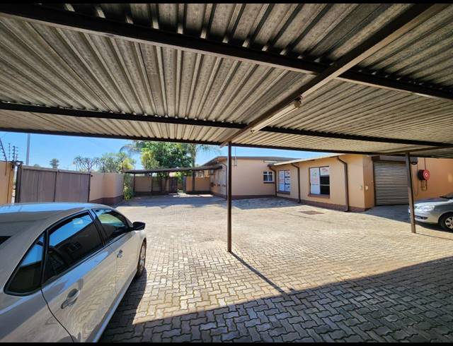 800M² WAREHOUSE FOR SALE IN EAST LYNNE